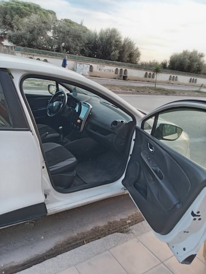 clio-4-sieges-tissu-propres-nabeul