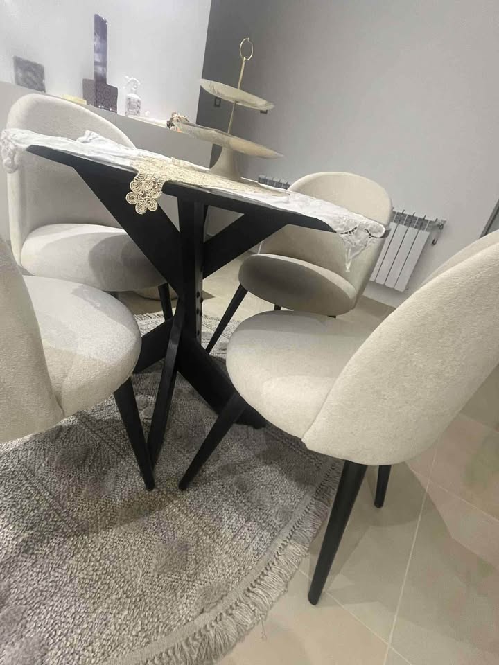 ensemble-table-ronde-scandinave-bon-etat-tunis