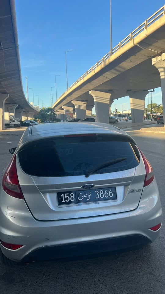 ford-fiesta-2013-arriere