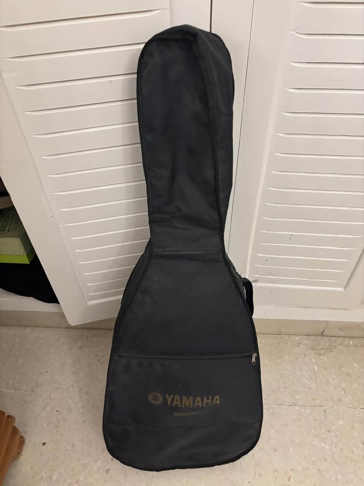guitare-yamaha-avec-housse-occasion-ariana