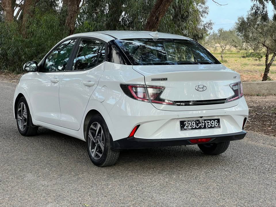 hyundai-grand-i10-sedan-2022-profil-gauche