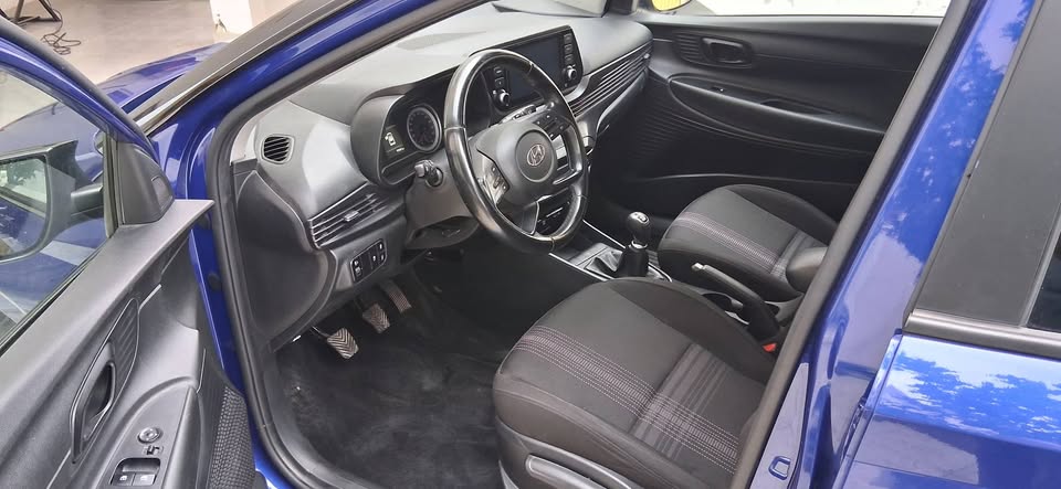 hyundai-i20-interieur-volant-multifonction