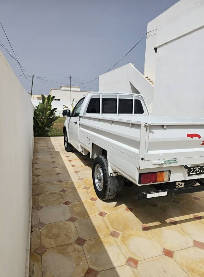 isuzu-dmax-utilitaire-livraison-chantier-terrain-agricole