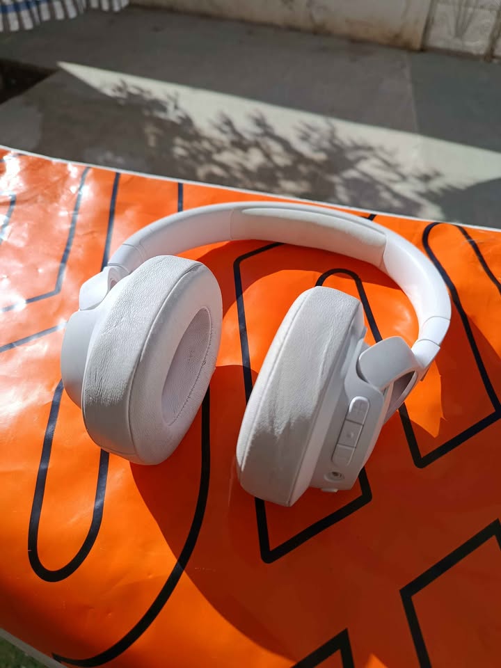 jbl-710bt-main-libre-casque-occasion