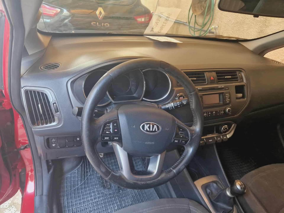 kia-rio-interieur-volant-multifonction