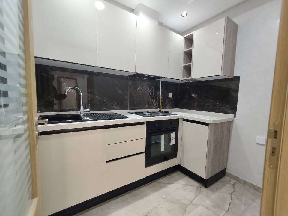 kitchenette-moderne-equipee-a-louer