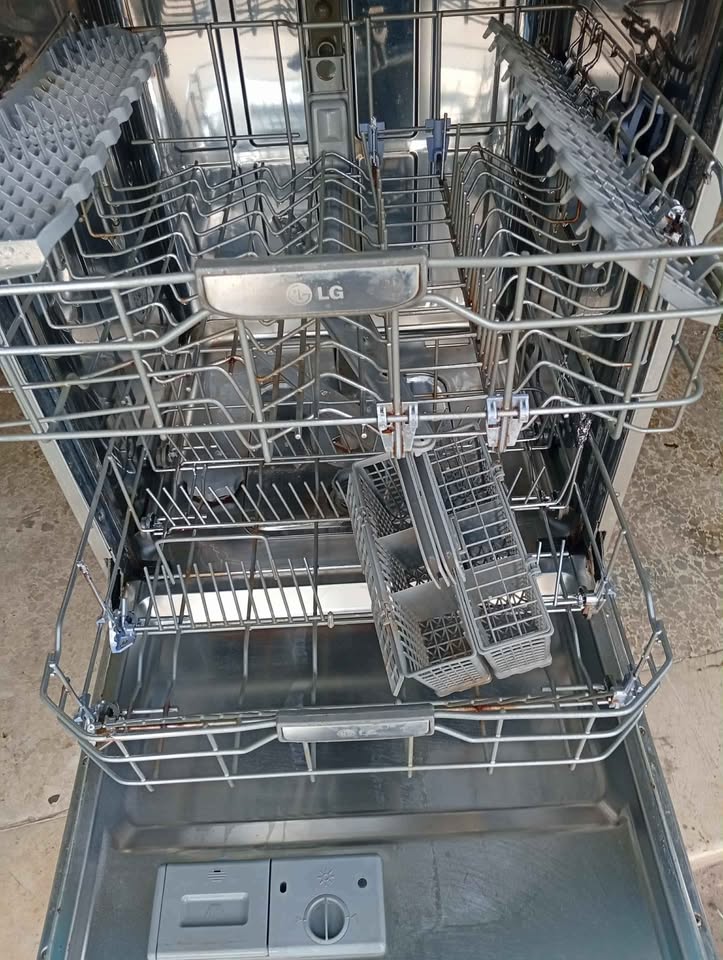 lave-vaisselle-lg-panier-superieur-pliable