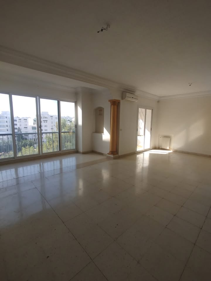 location-appartement-s4-menzah6-salon-lumineux