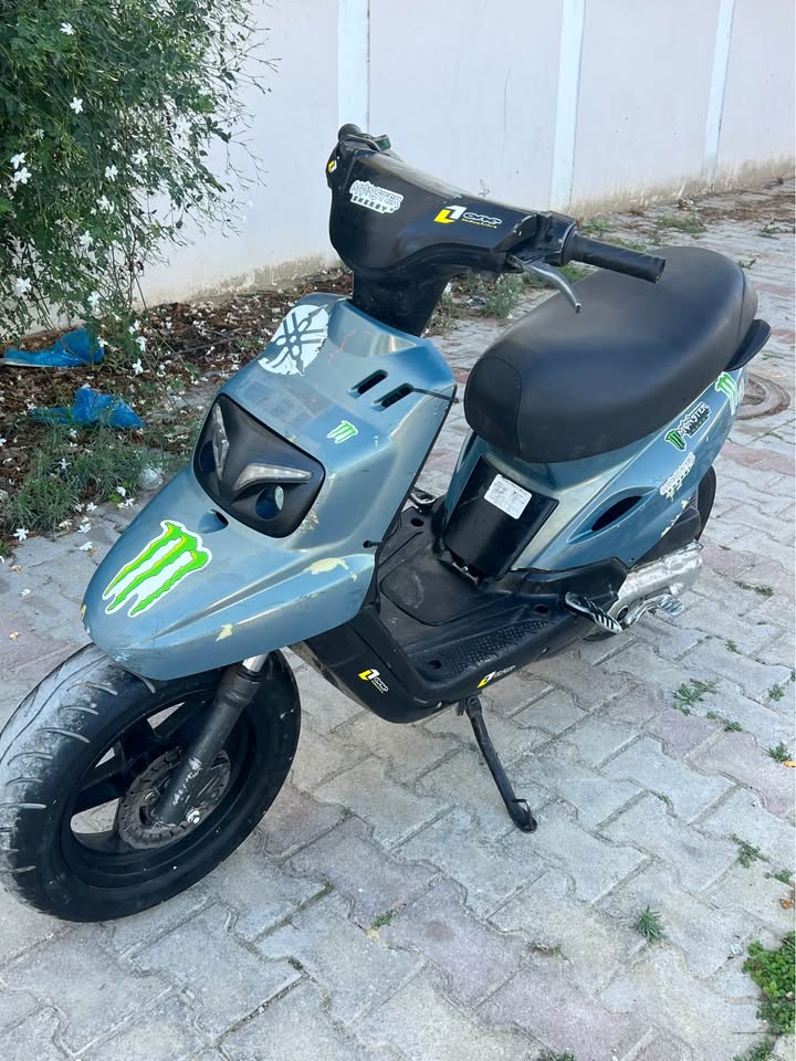 mbk-booster-gris-bon-etat-tunisie