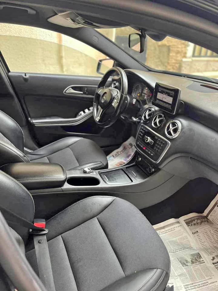 mercedes-a180-2013-essence-boite-auto-ariana