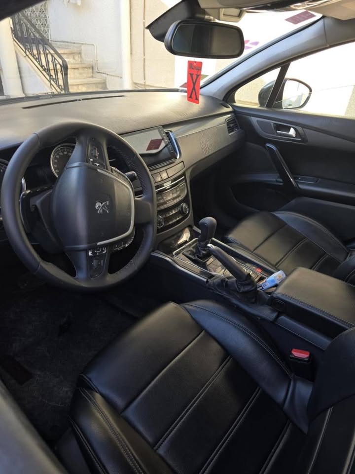 peugeot-508-interieur-cuir-noir
