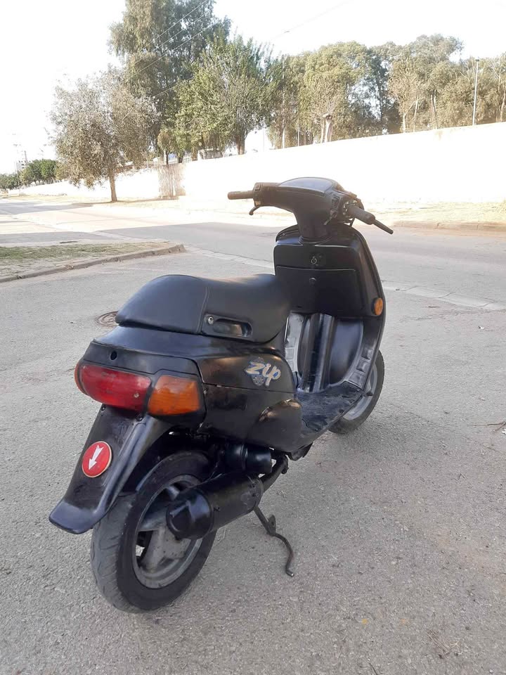 peugeot-zip-noir-rades-face-avant