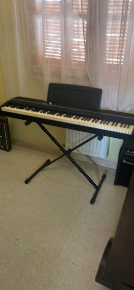 piano-korg-tk-avec-support
