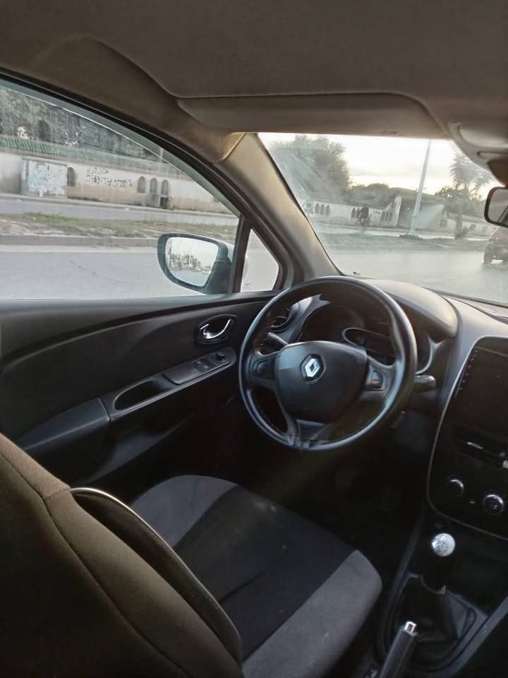 renault-clio-4-interieur-tableau-de-bord-2016