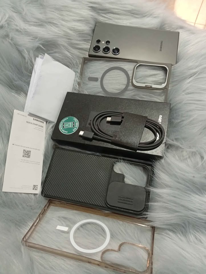 s24-ultra-avec-3-coques-et-cable-neuf