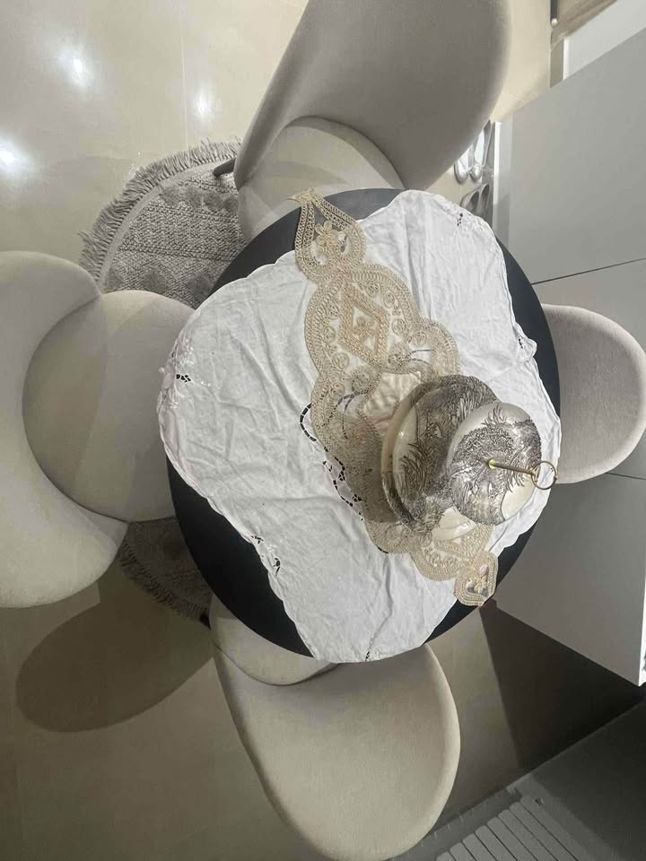 salle-a-manger-moderne-4-chaises-el-aouina