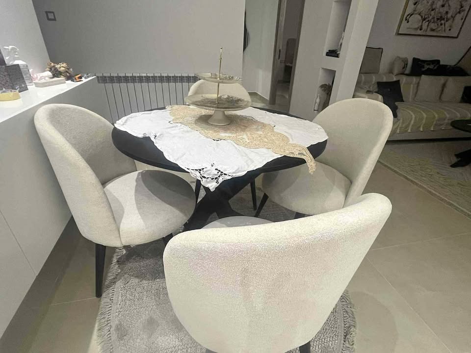 salle-a-manger-ronde-el-aouina-table-chaises