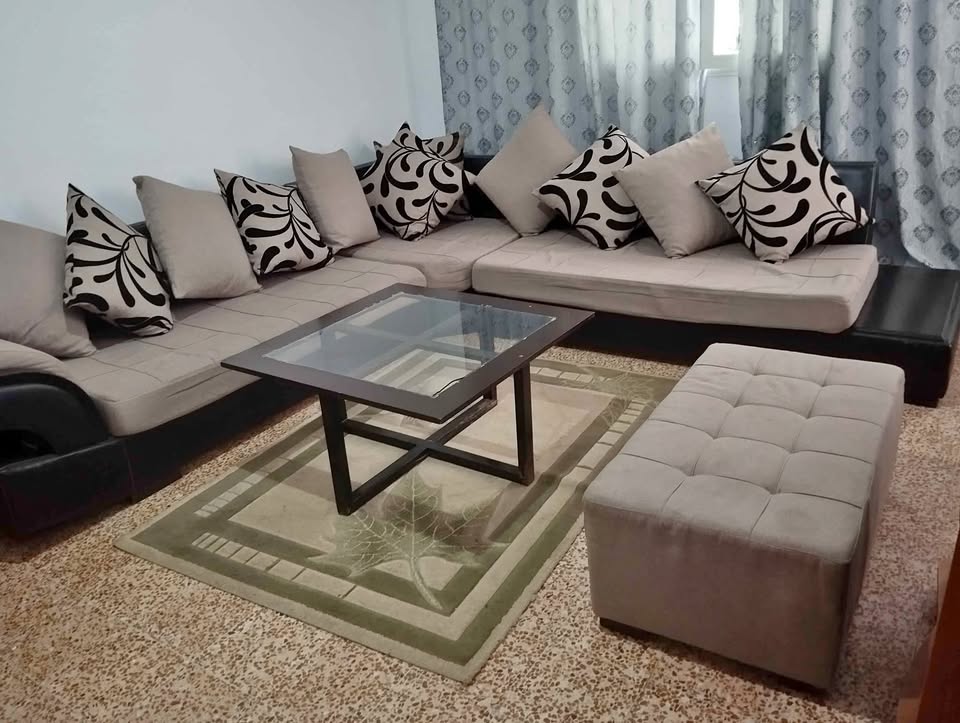 salon-angle-en-l-banquette-table-verre-tunis-550dt