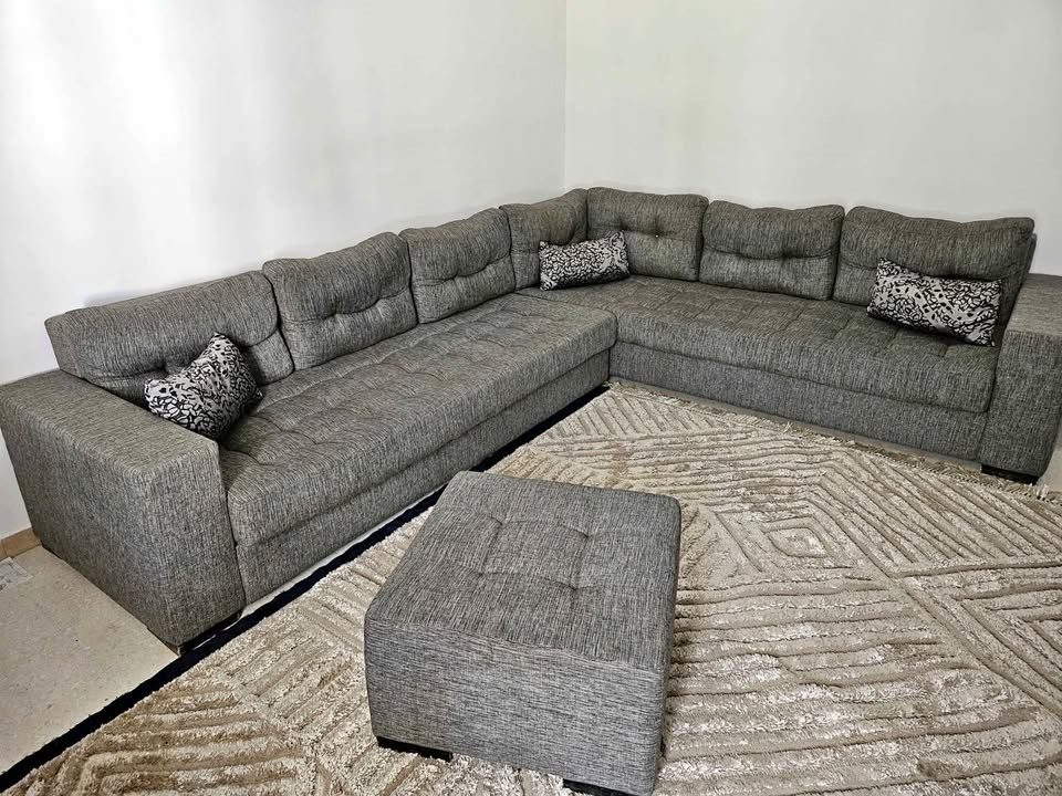 salon-angle-gris-avec-pouf-ariana