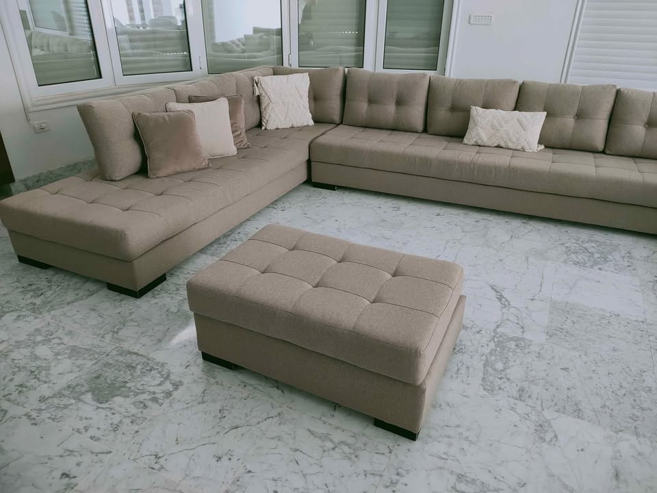 salon-moderne-beige-coussins