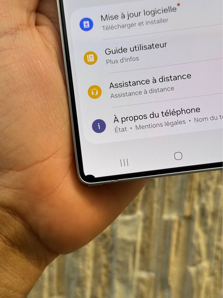 samsung-s25-ultra-ecran-detail-tache-noire-bas-gauche