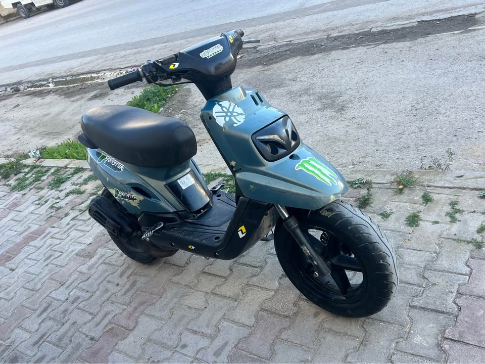 scooter-boster-vue-avant-ariana