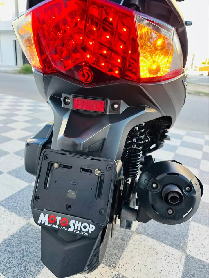 scooter-sym-300-vue-arriere