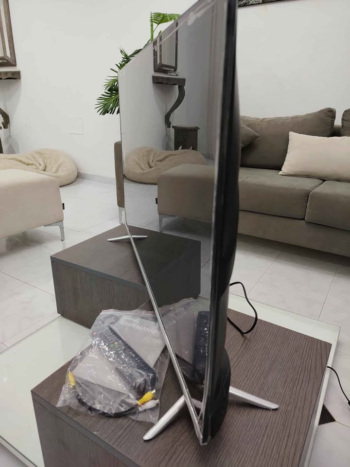 tele-samsung-43-crystal-uhd-design-slim