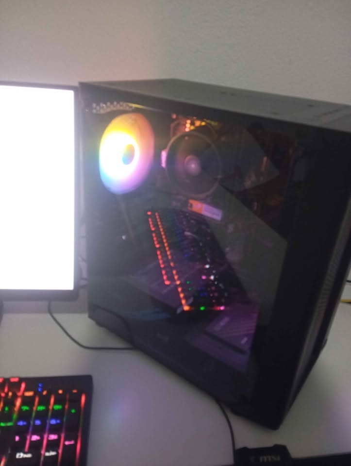 tour-gaming-rgb-vitre-cable-management-ariana