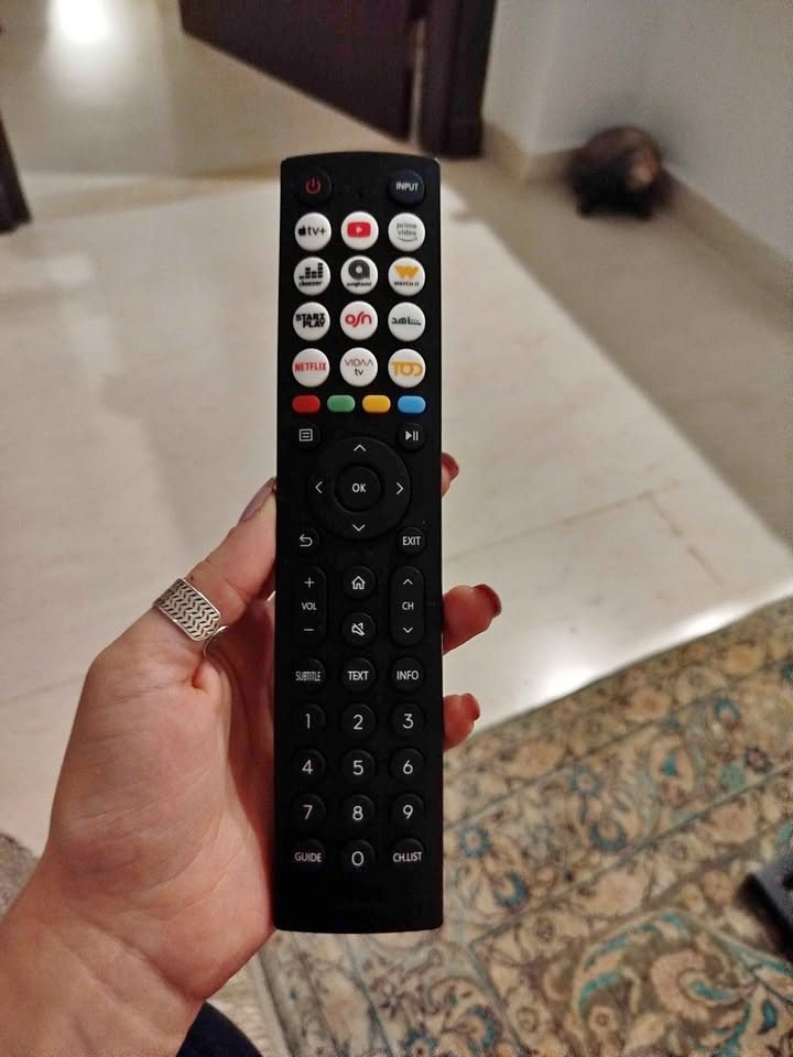 tv-hisense-43-uhd-smart-telecommande