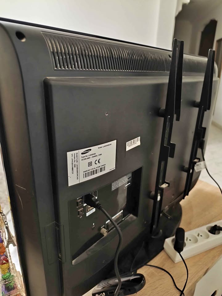 tv-samsung-32p-la32e420-connectiques-hdmi-usb