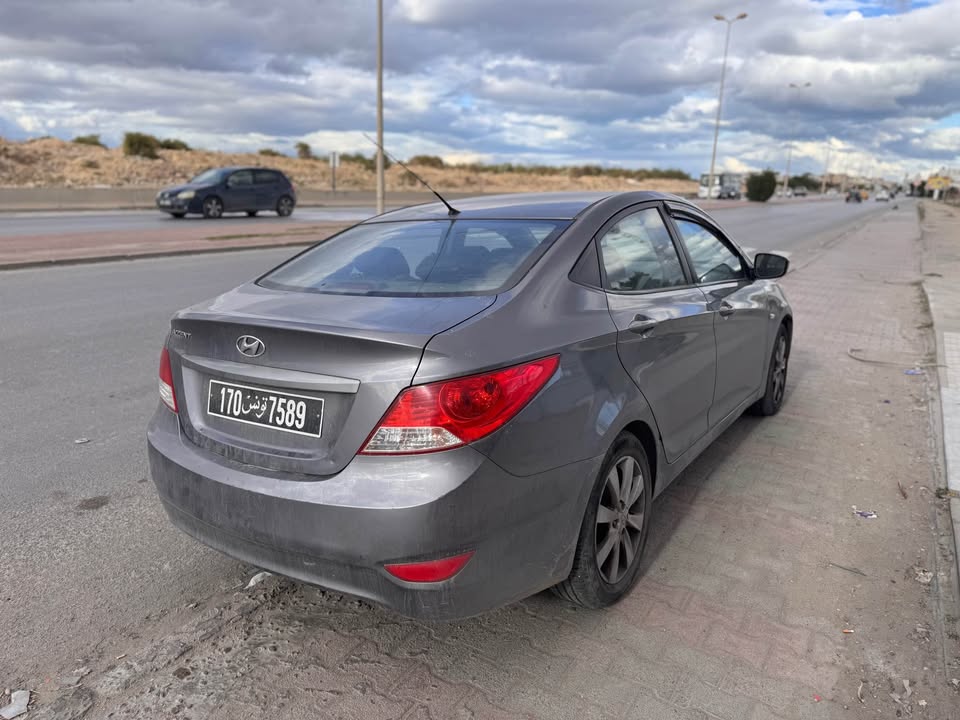 voiture-hyundai-accent-gris-tunisie