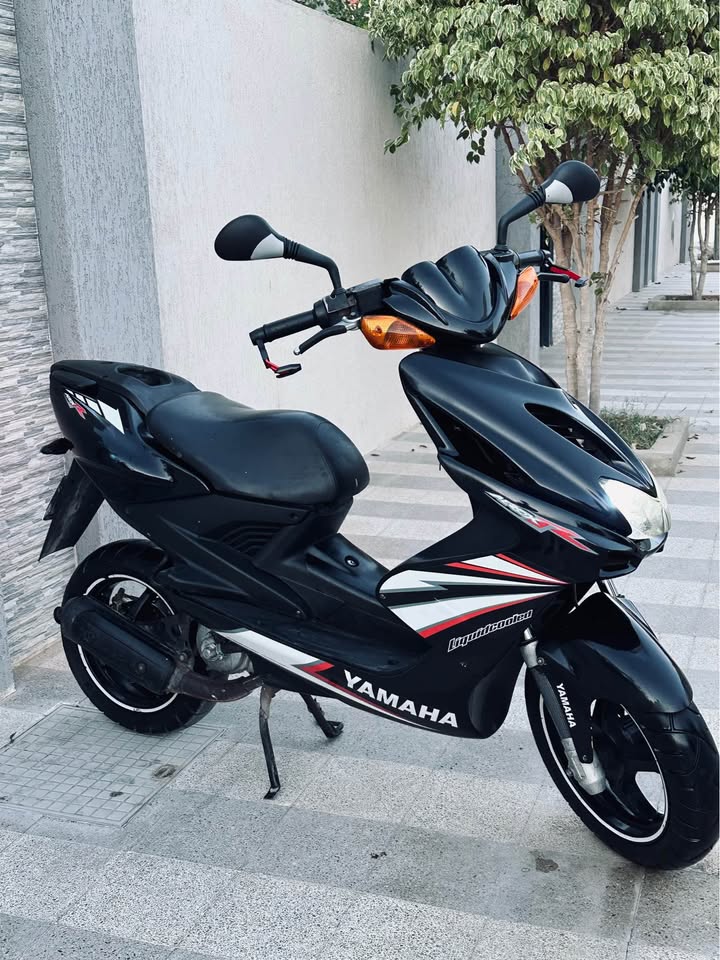 yamaha-nitro-laterale-droite