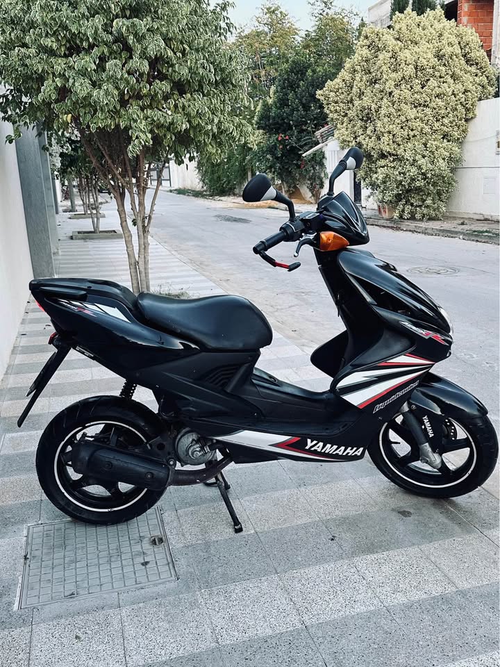 yamaha-nitro-pneus-freins-ok