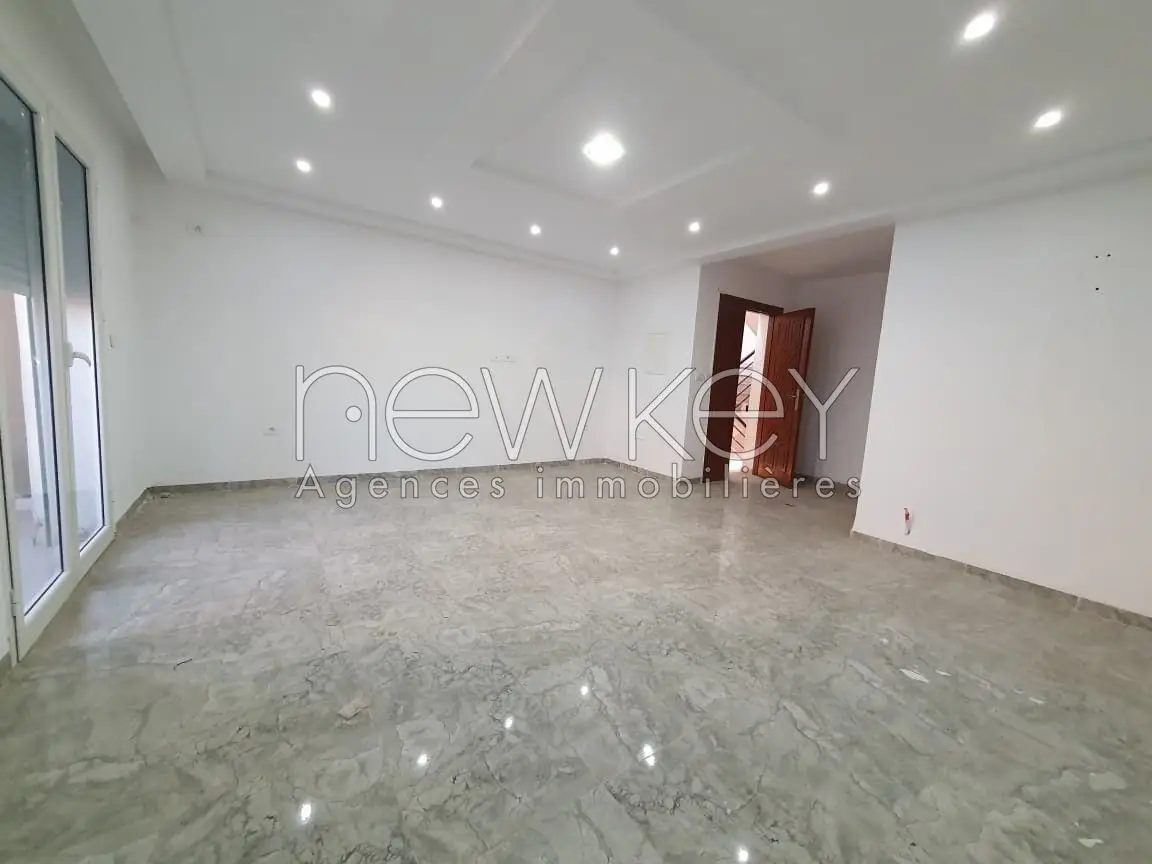 accueil-bureau-professionnel-aouina-cite-taieb-mhiri