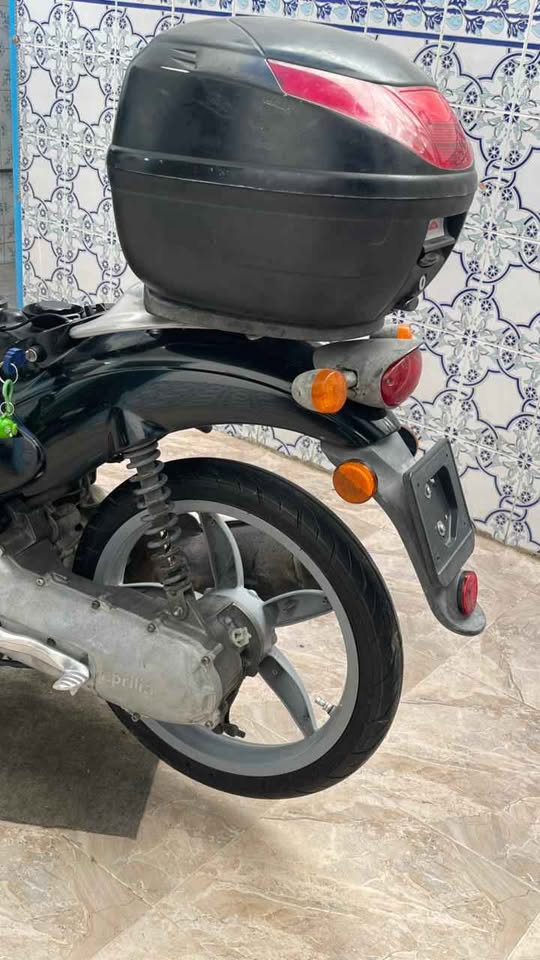 aprilia-scarabeo-50-arriere