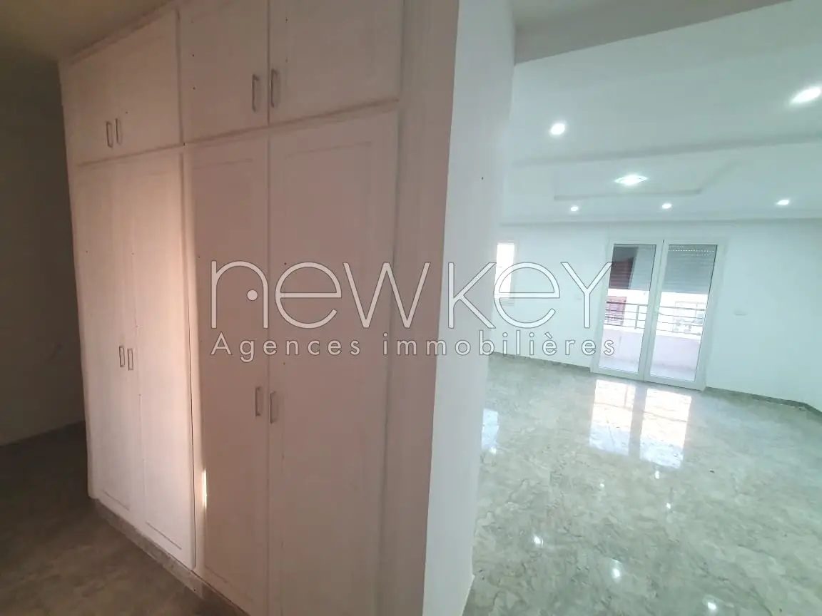 bureau-a-plus-2-95m-aouina