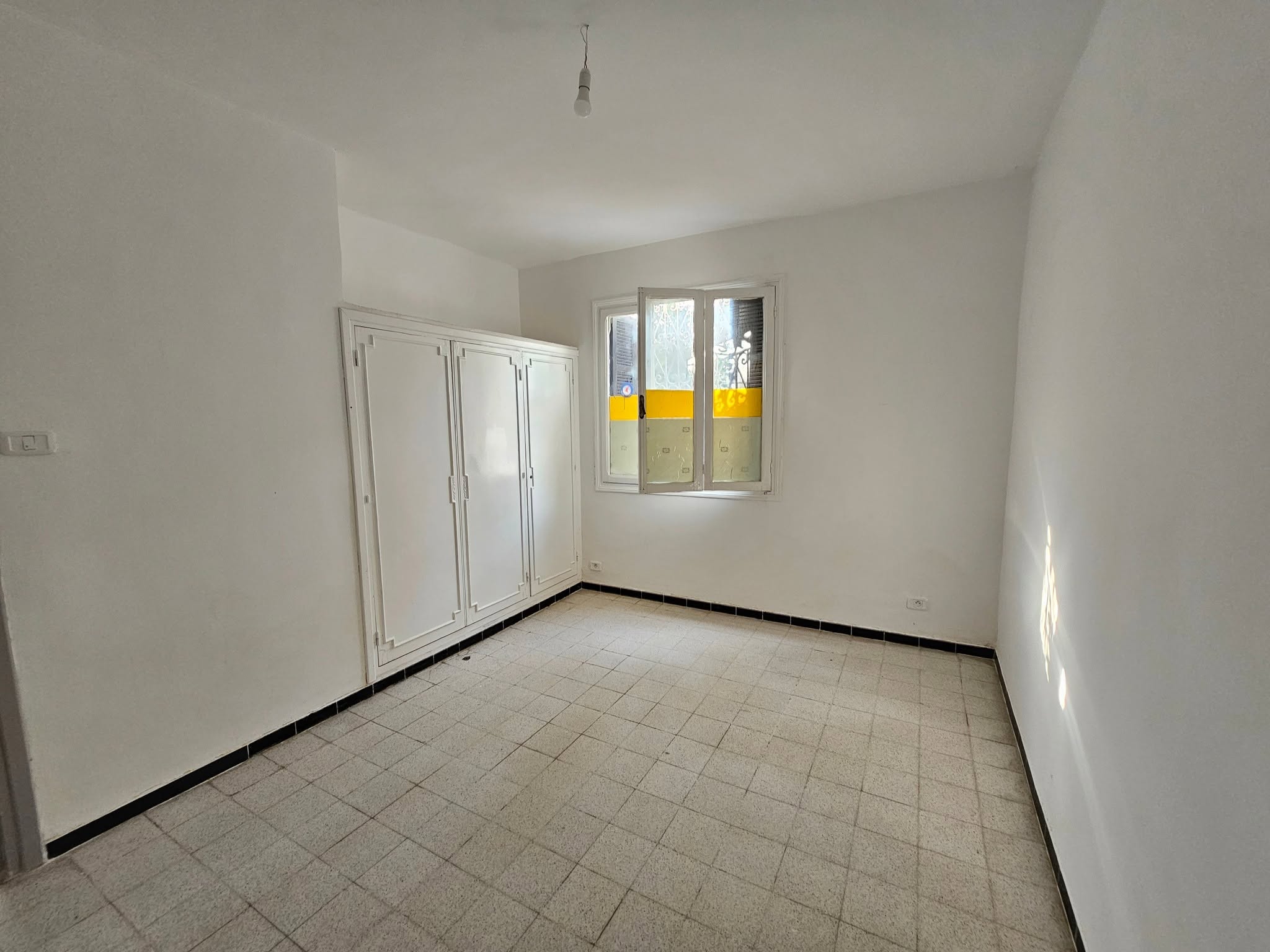 bureau-avec-placards-integres-el-menzah-5-location