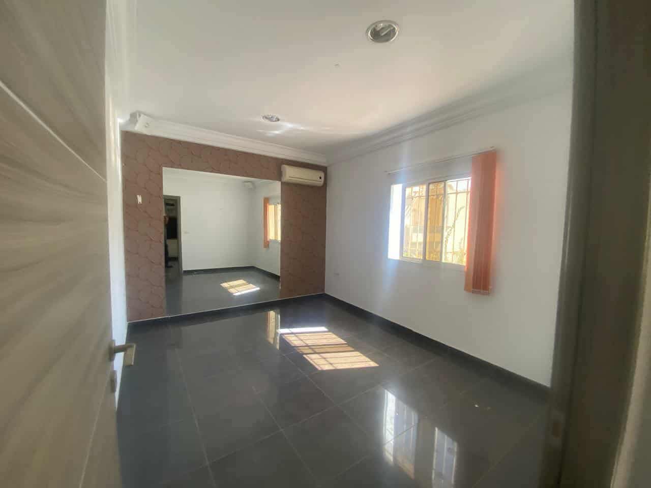 bureau-h1-70m2-a-louer-cite-ennasr-tunis-piece-principale