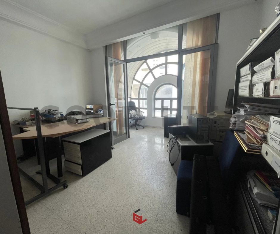 bureau-professionnel-lac1-espace-travail-lumineux