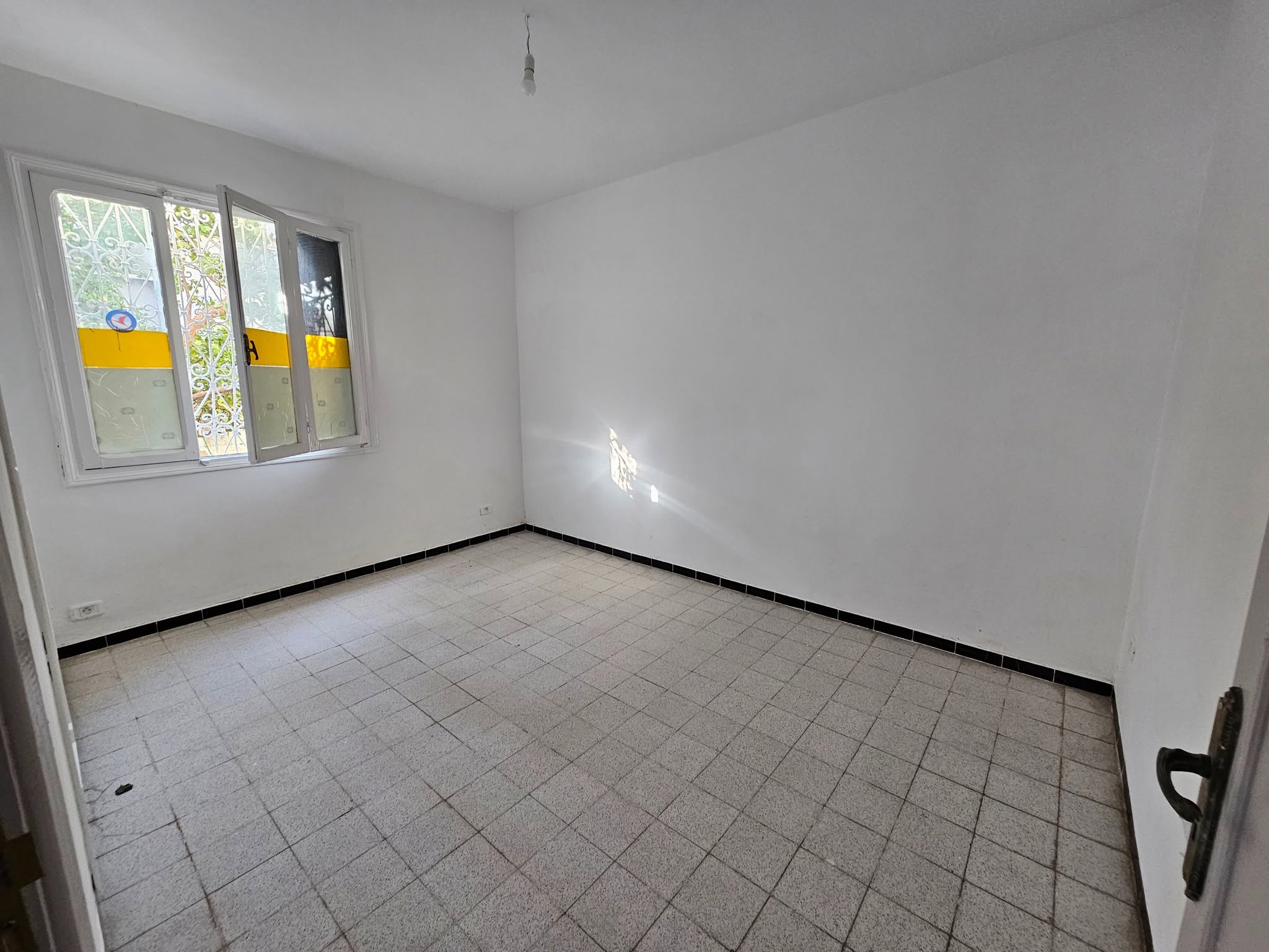 bureau-s3-el-menzah-5-piece-principale-lumineuse