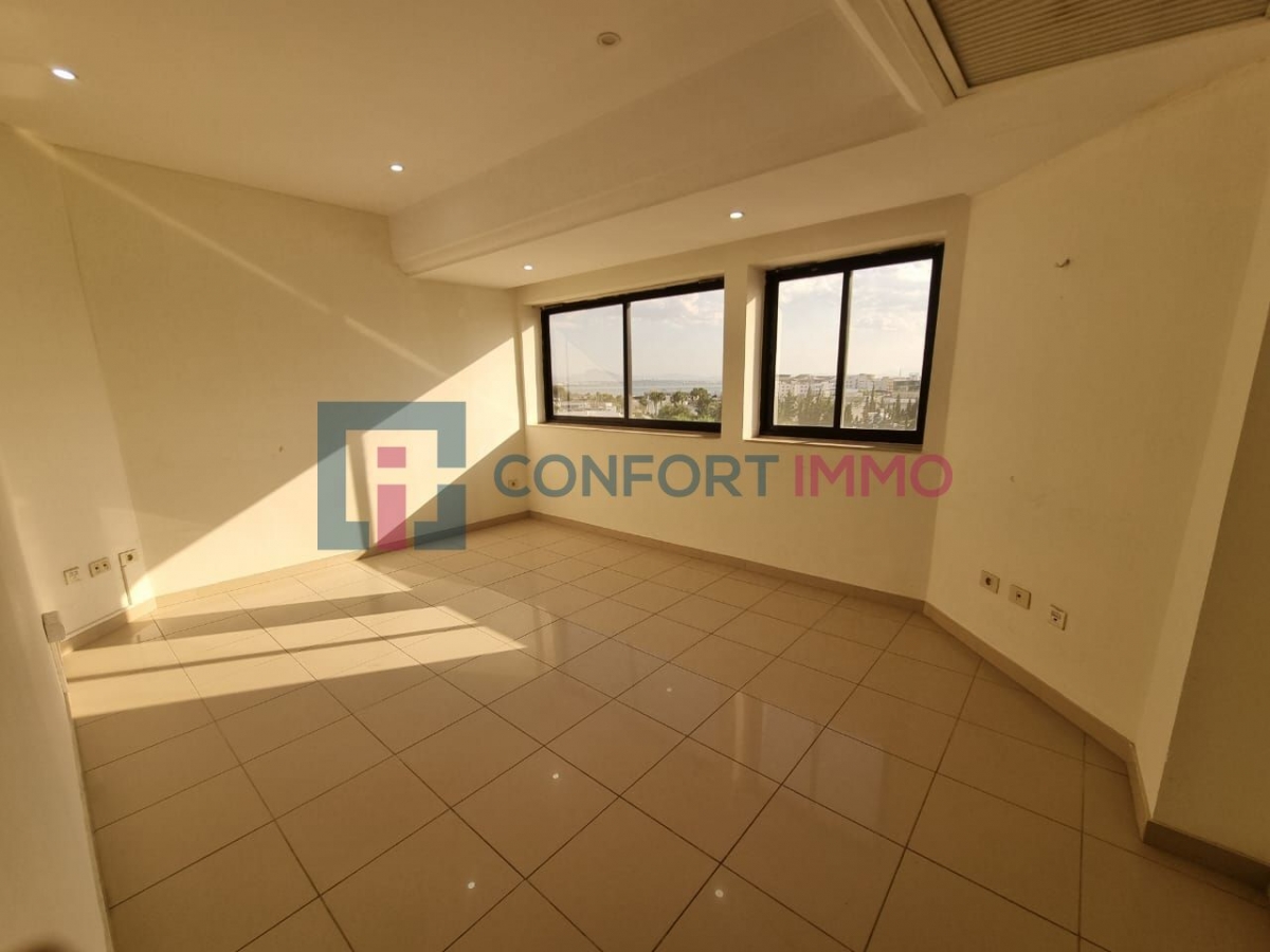 bureaux-climatises-plancher-carrele-lac1