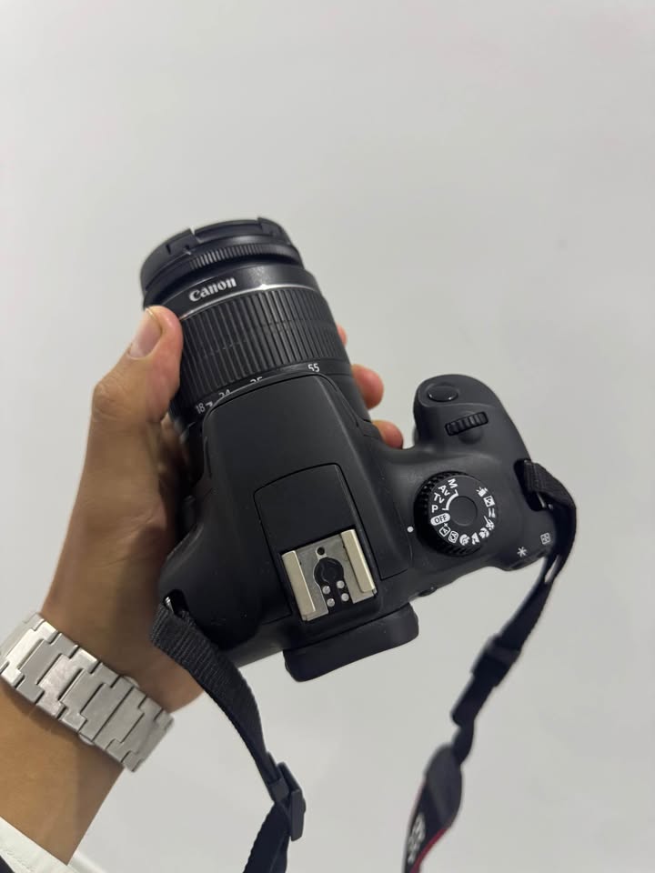 canon-4000d-appareil-photo-reflex-avant-gauche