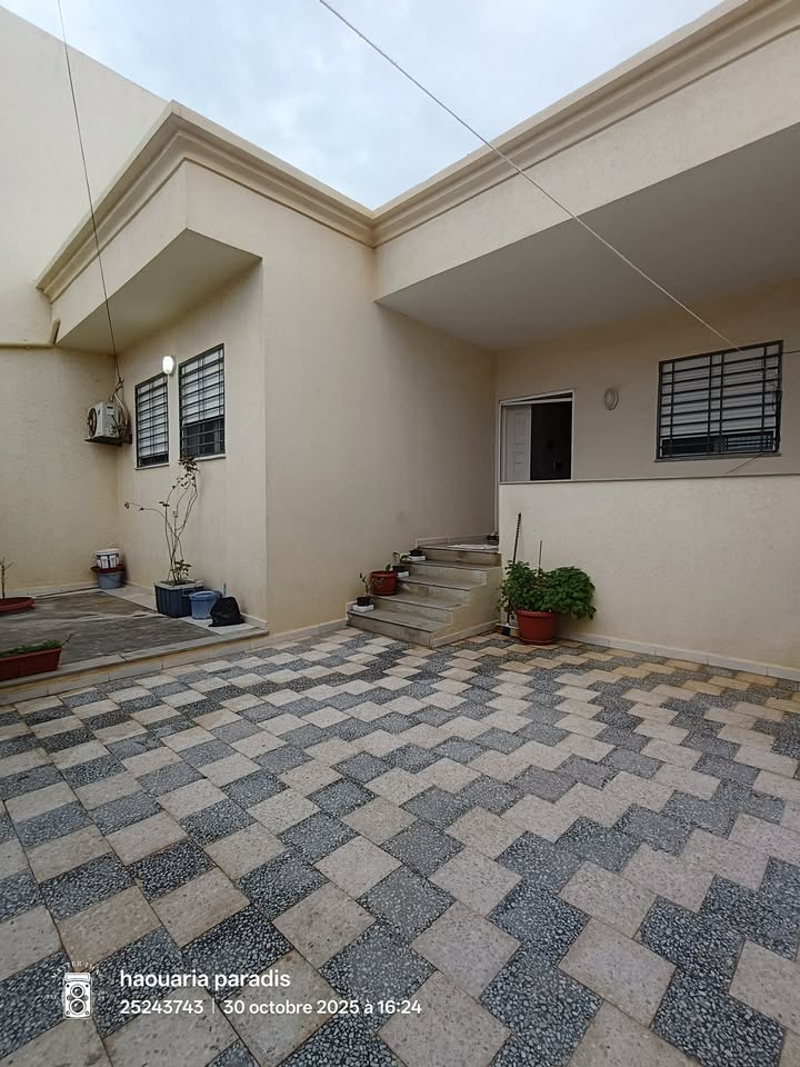 cour-avant-entree-voiture-el-haouaria