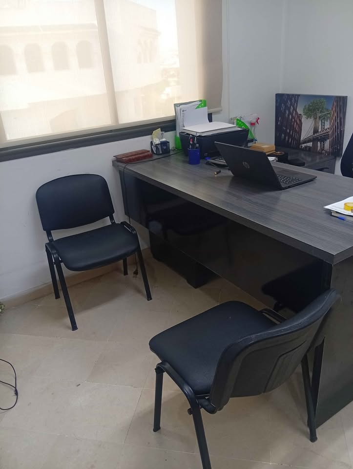 ensemble-bureau-professionnel-avec-chaises-visiteurs-tunis