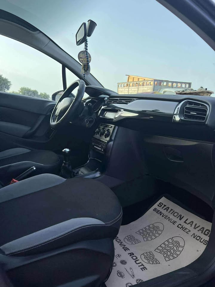 interieur-avant-citroen-c3-2015-tunis