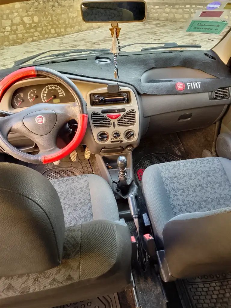 interieur-fiat-palio-2010-volant-rouge-tableau-bord
