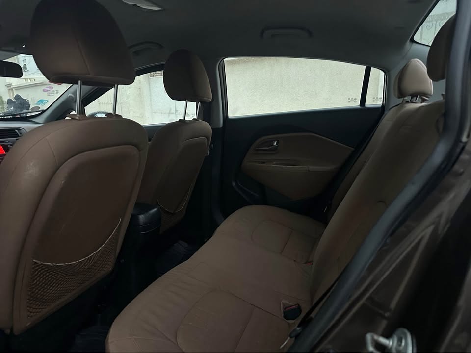 kia-rio-2012-berline-5cv-petit-budget