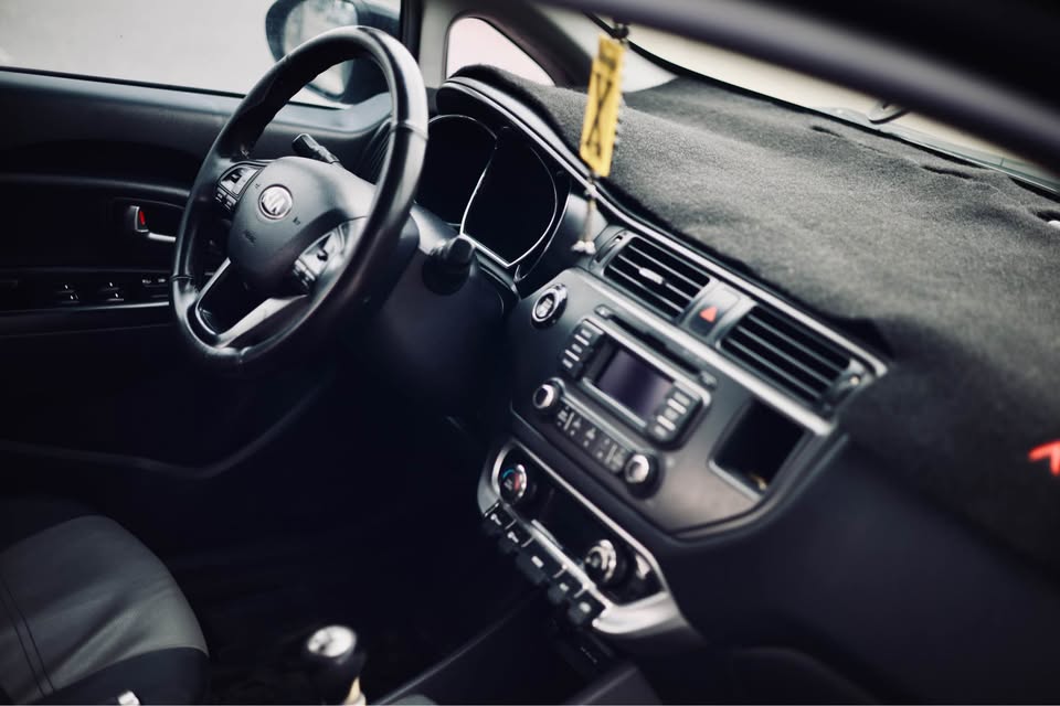 kia-rio-3-coupe-194000-km-voiture-economique-tunisie