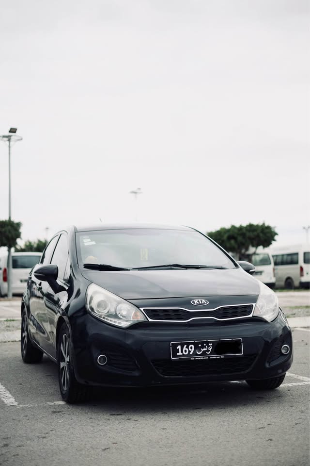 kia-rio-3-coupe-noire-a-vendre-tunis-33000-dinars